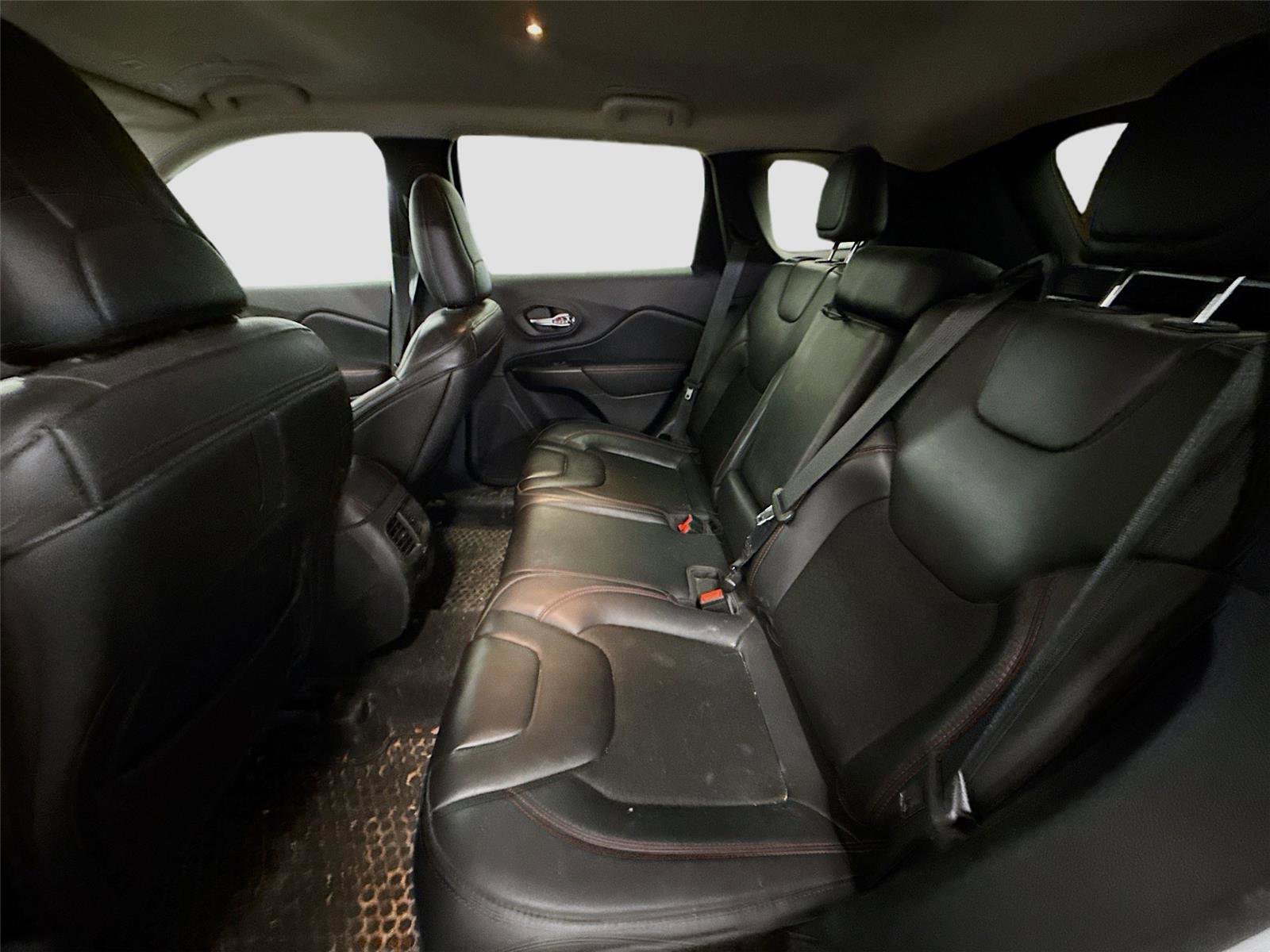 Used 2019 Jeep Cherokee Trailhawk w/ Cold Weather Group image 10