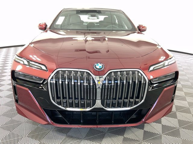 Used 2025 BMW 750e xDrive AWD/4WD image 3