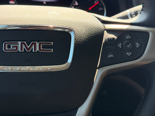 Used 2020 GMC Acadia Denali w/ Technology Package FWD image 32