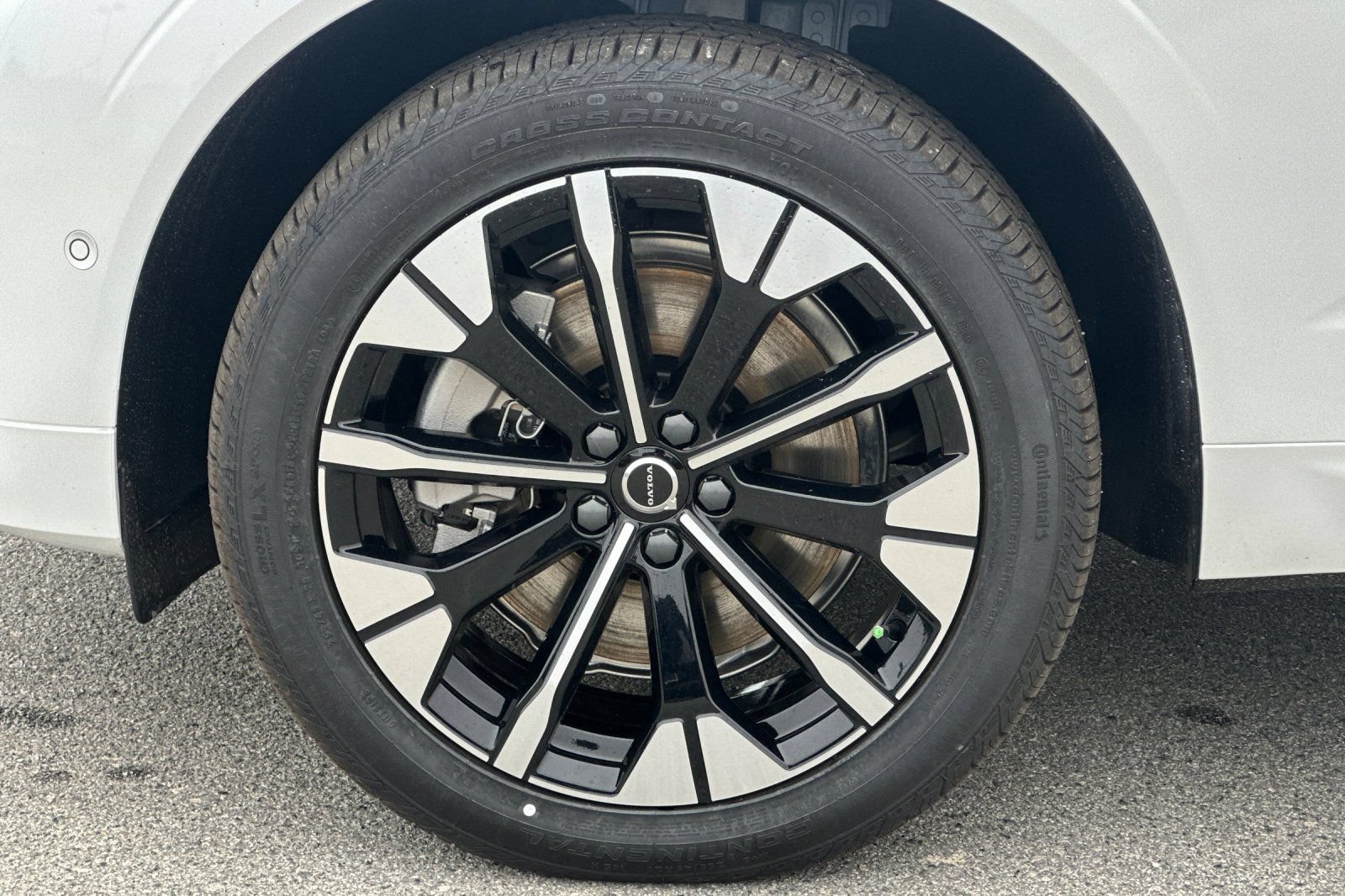New 2026 Volvo XC60 T8 Plus w/ Climate Package PRO AWD/4WD image 26