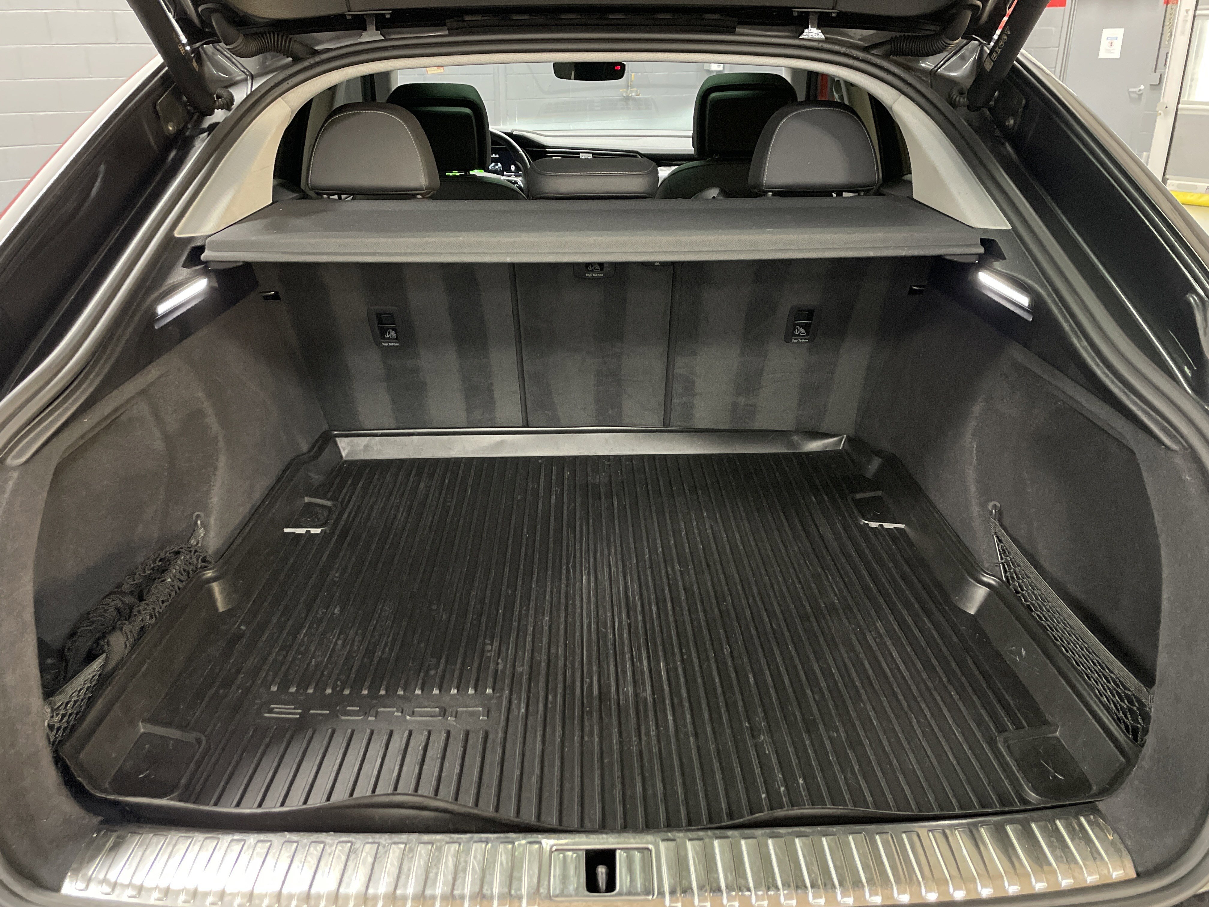 Used 2022 Audi e-tron Premium Plus w/ Premium Plus Package image 34