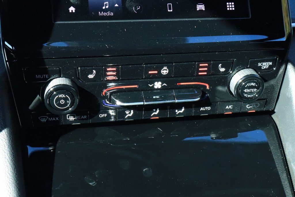 New 2025 Jeep Grand Cherokee L Altitude image 7