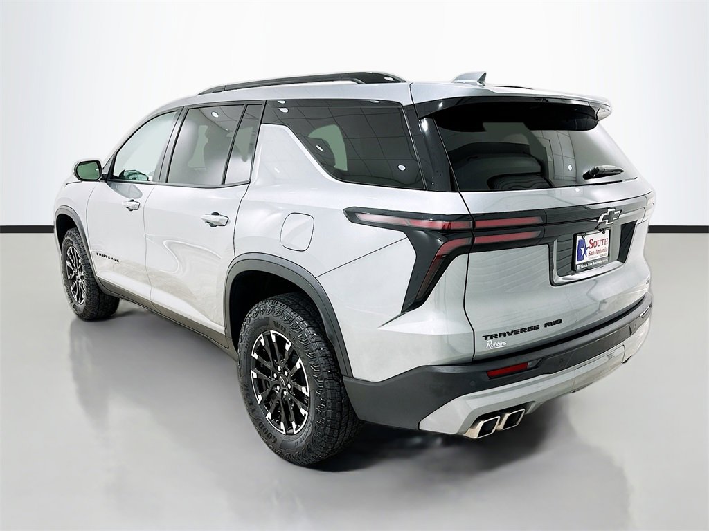 Used 2025 Chevrolet Traverse Z71 image 5