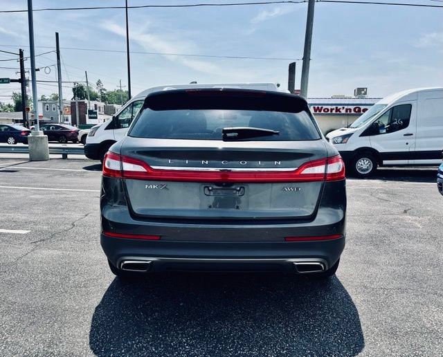 Used 2017 Lincoln MKX Reserve AWD/4WD image 4