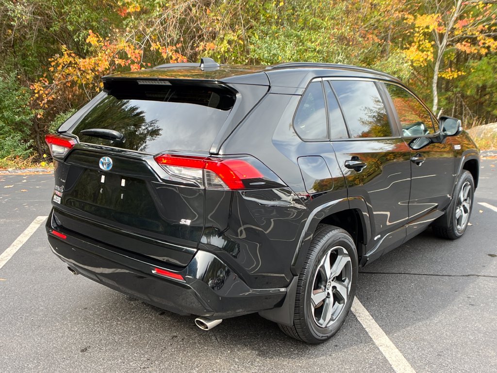 Used 2023 Toyota RAV4 SE w/ Weather & Moonroof Package AWD/4WD image 5
