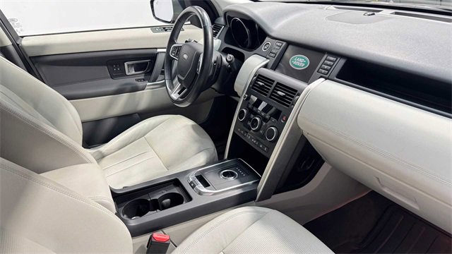 Used 2019 Land Rover Discovery Sport HSE image 13