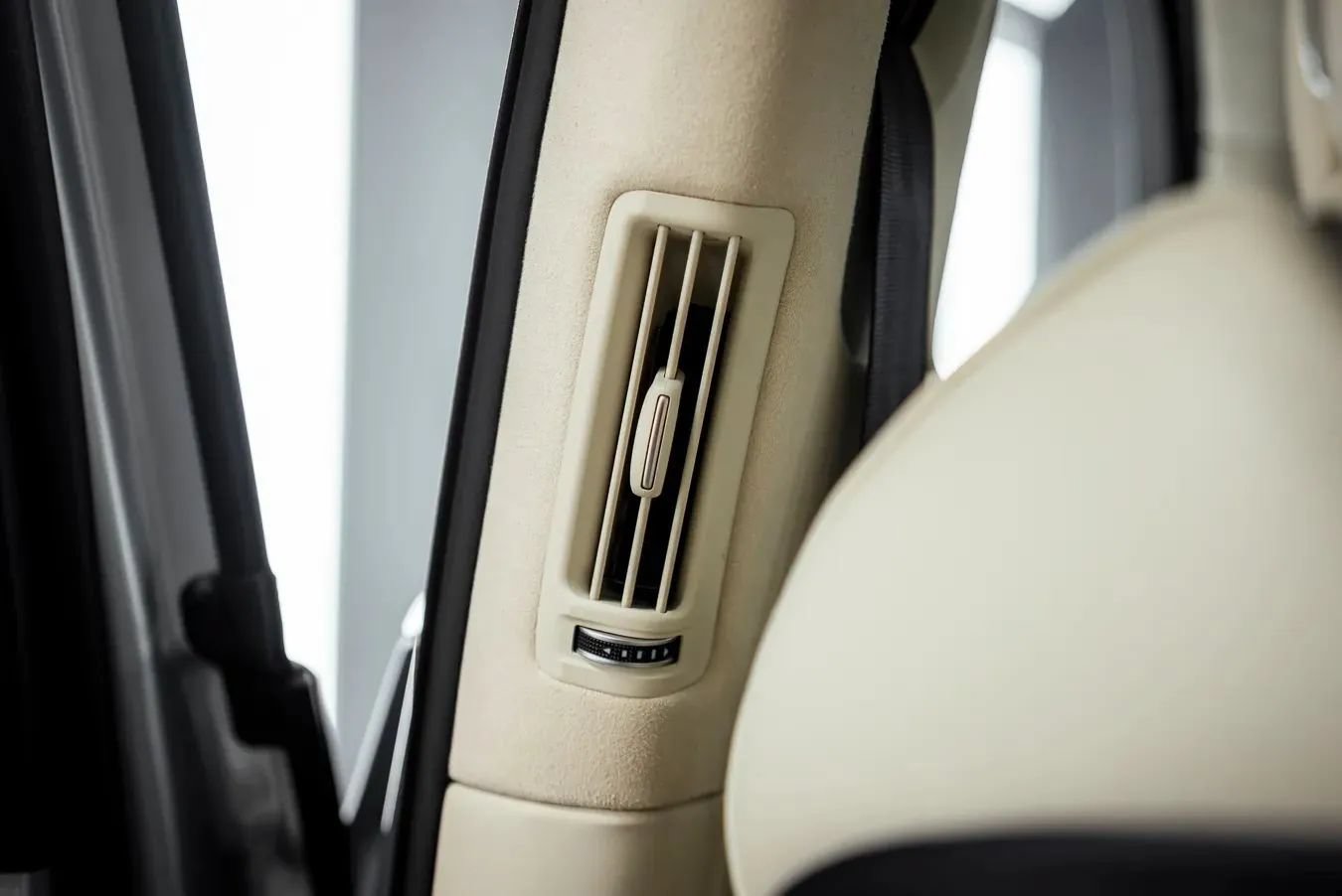 Used 2023 Bentley Bentayga AWD/4WD image 34
