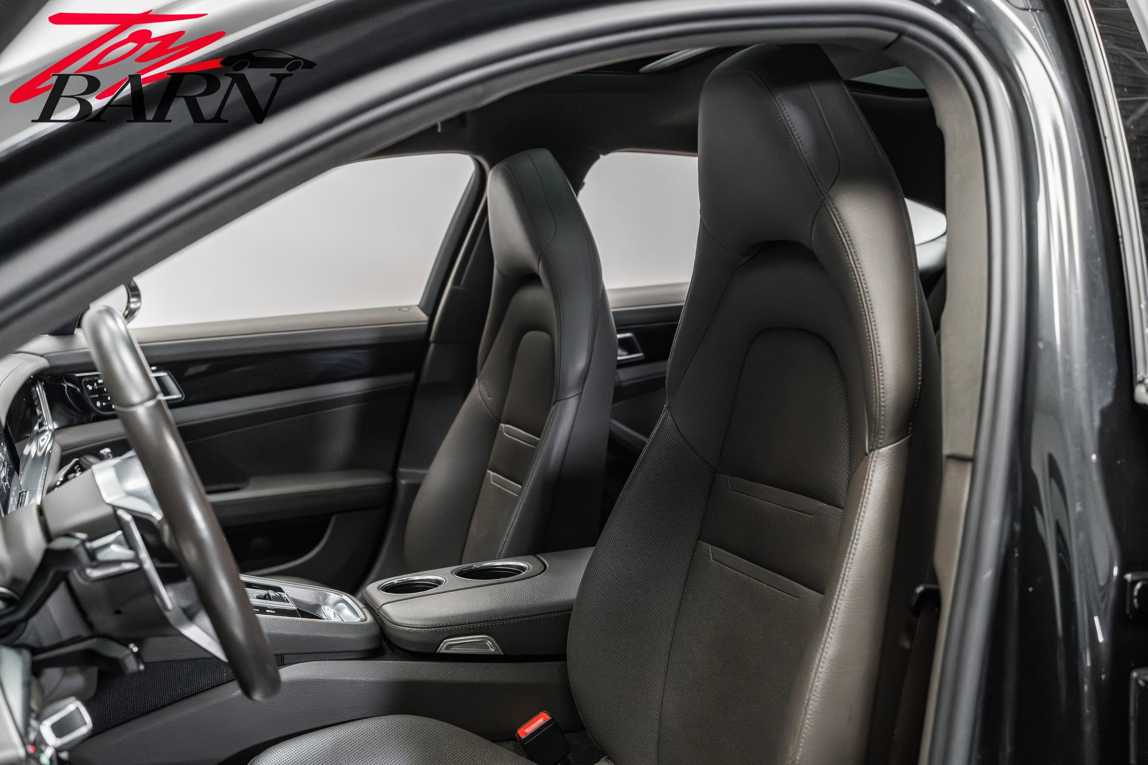 Used 2018 Porsche Panamera 4 image 19