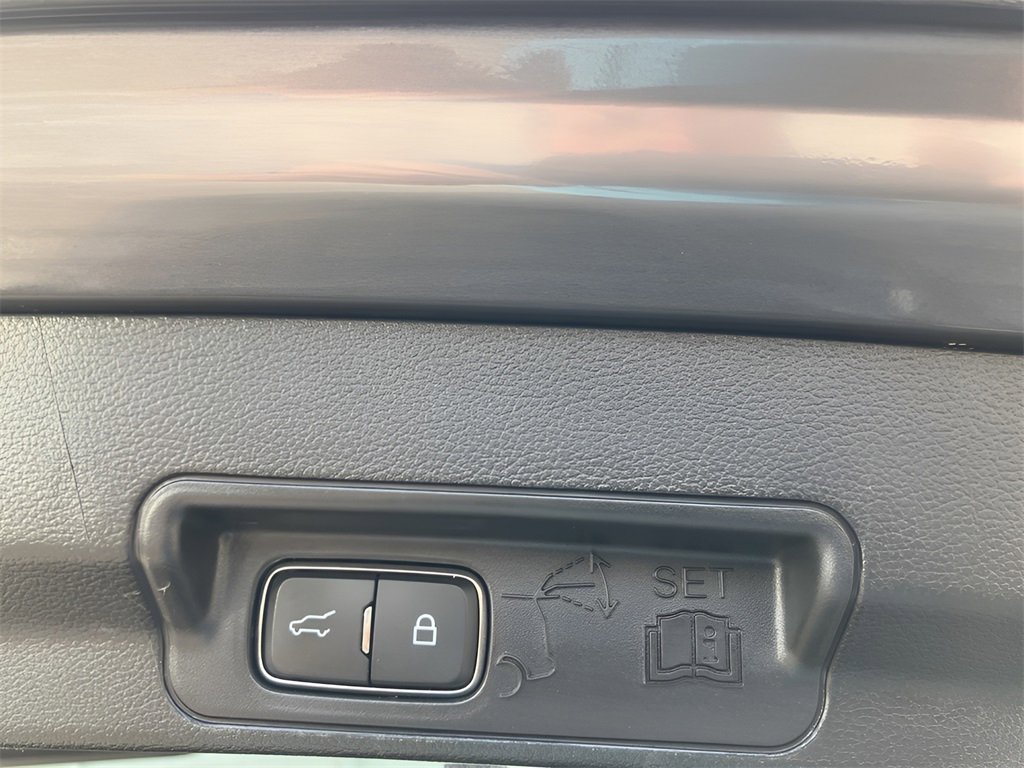 Used 2022 Ford Explorer XLT image 37