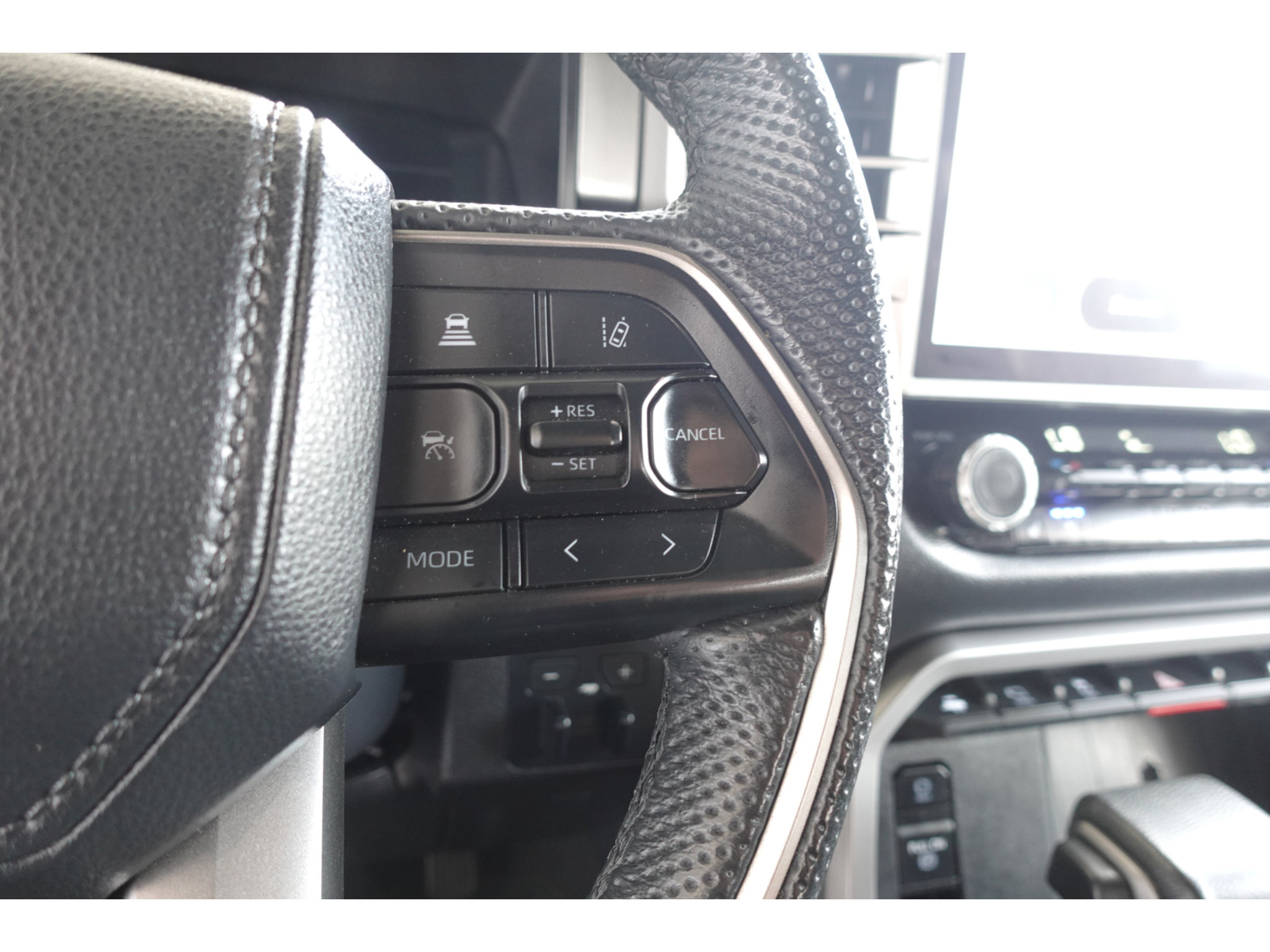 Used 2025 Toyota Tundra Limited AWD/4WD image 16
