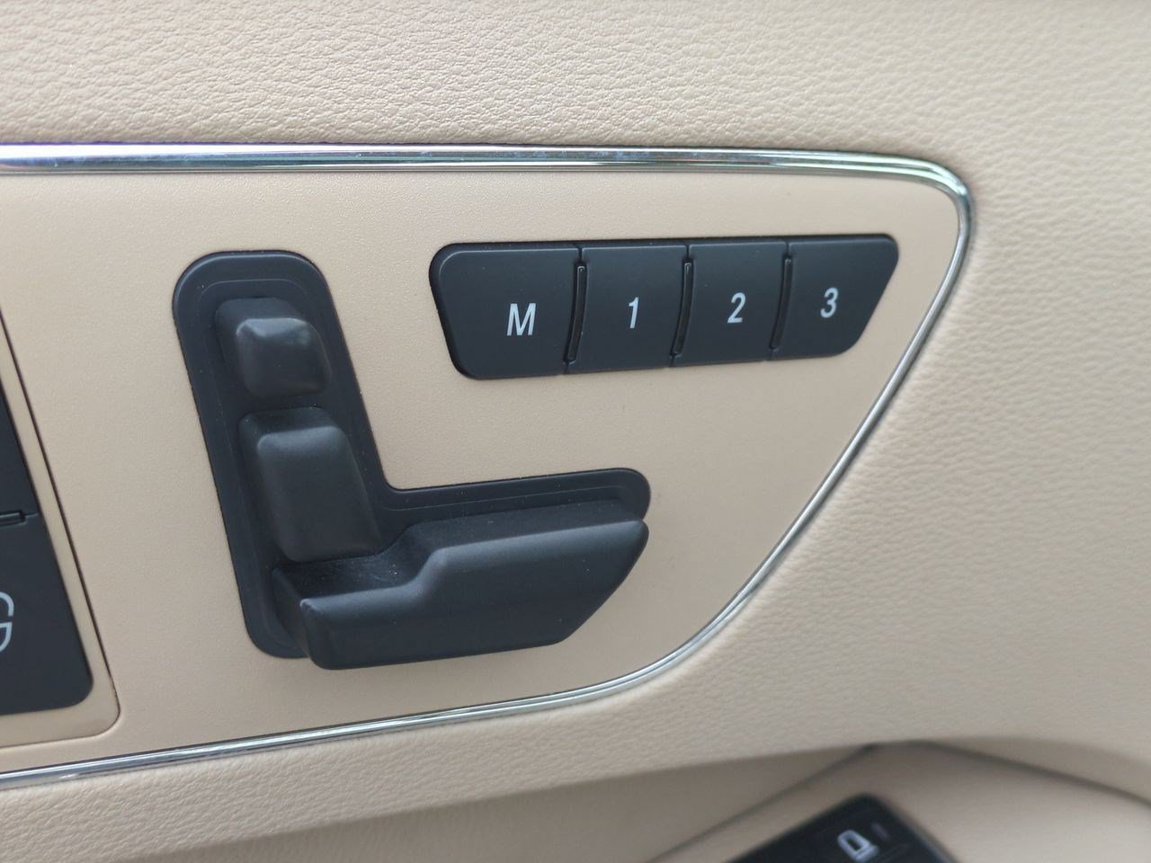 Used 2010 Mercedes-Benz E 350 Sedan image 17