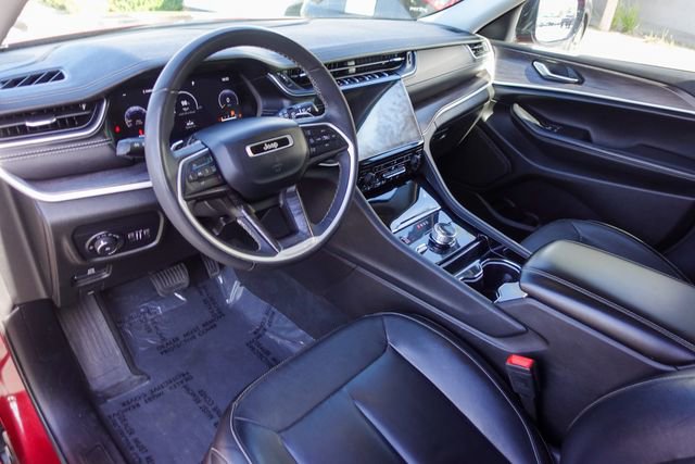 Used 2023 Jeep Grand Cherokee Limited image 11