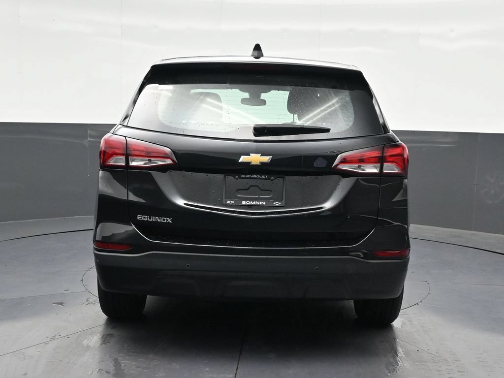 Used 2024 Chevrolet Equinox LS w/ Driver Confidence II Package FWD image 4