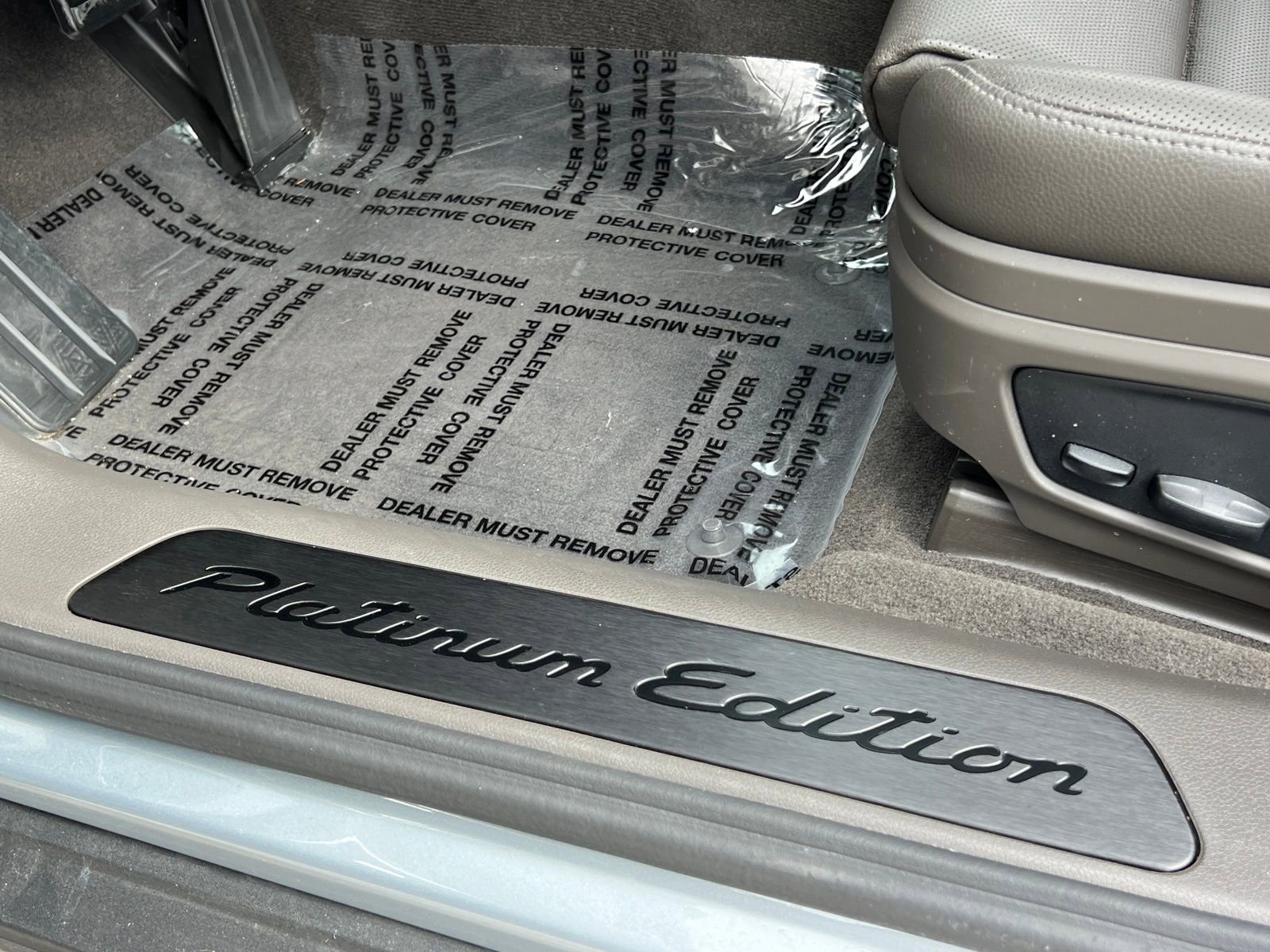 Certified 2023 Porsche Panamera 4 Platinum Edition image 30