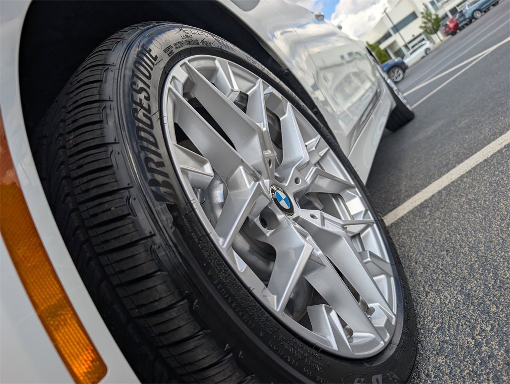 Used 2025 BMW 330i xDrive Sedan w/ Premium Package image 9