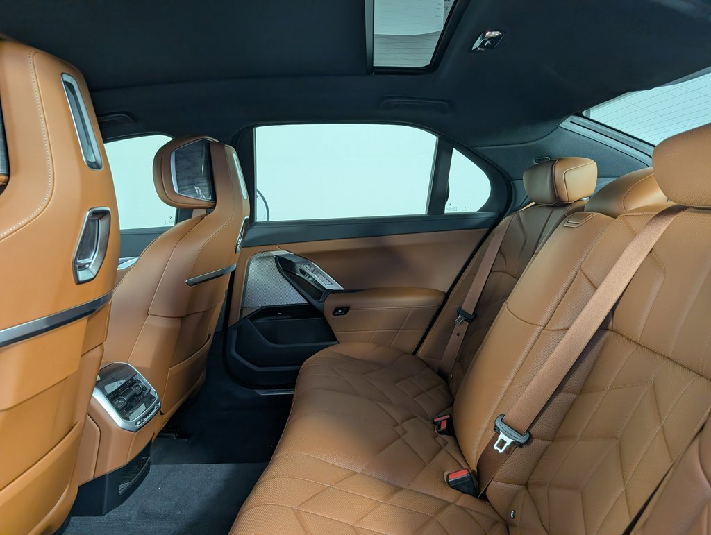 New 2026 BMW 740i xDrive w/ Premium Package image 13
