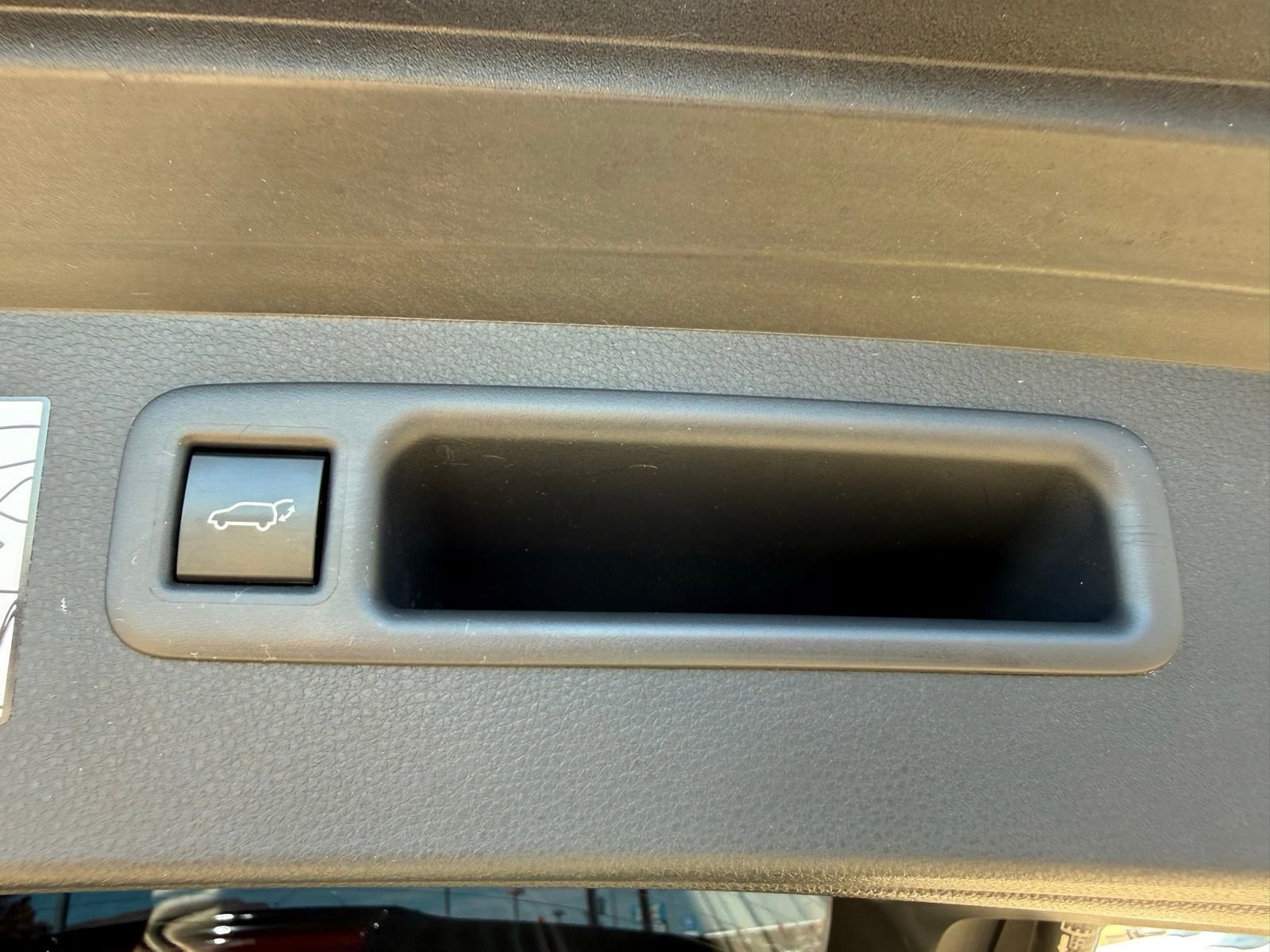 Used 2024 Toyota Highlander XLE AWD/4WD image 46