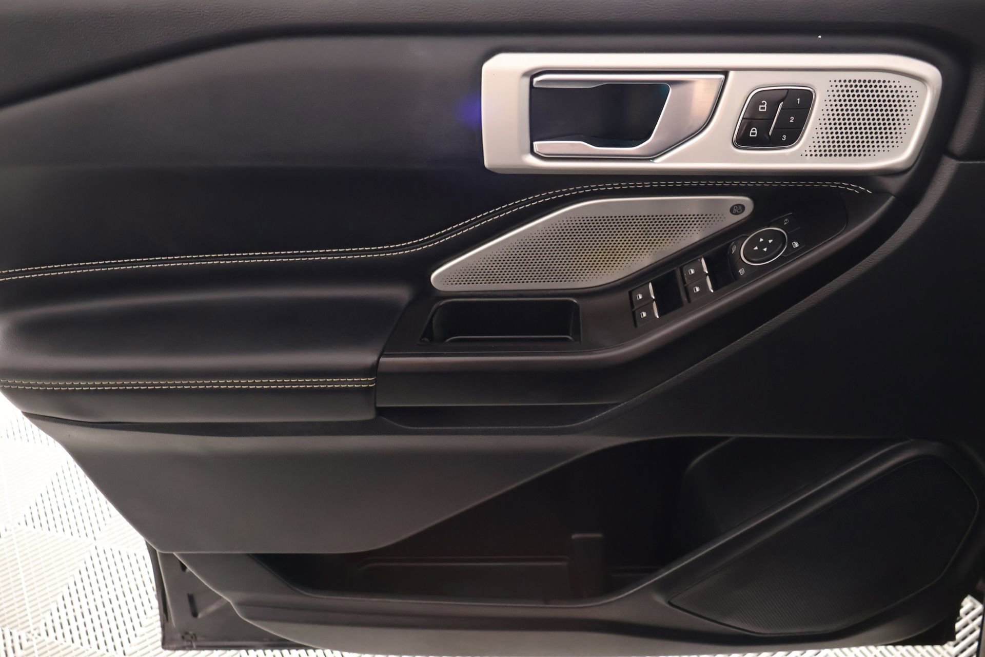 Used 2020 Ford Explorer ST w/ ST Street Pack image 18