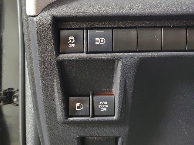 Used 2025 Toyota Sienna LE FWD image 23