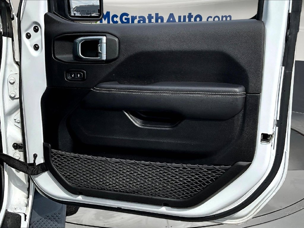 Used 2022 Jeep Wrangler Unlimited Sahara w/ Dual Top Group AWD/4WD image 31