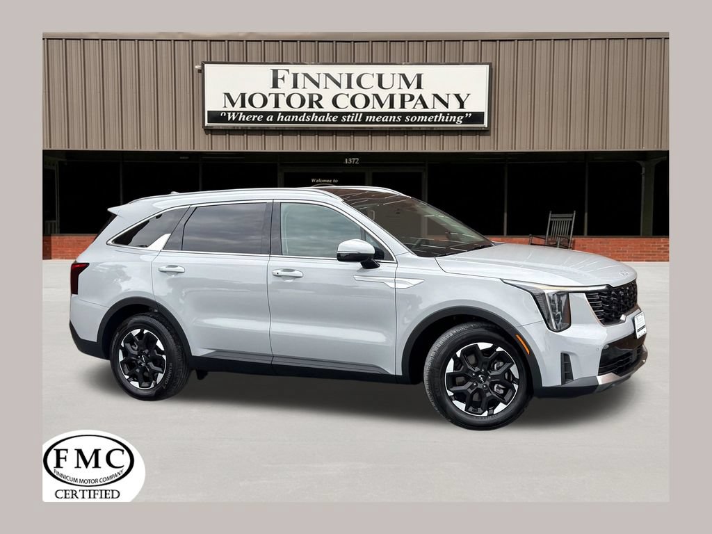 Used 2024 Kia Sorento S w/ Panoramic Sunroof Package