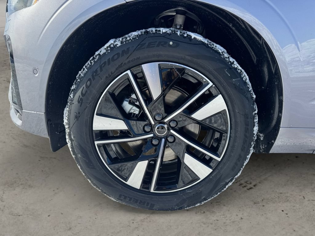 New 2026 Volvo XC60 B5 Plus w/ Protection Package Premier AWD/4WD image 8