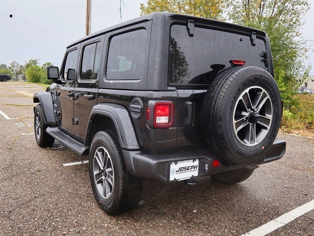 Used 2023 Jeep Wrangler Unlimited Sahara AWD/4WD image 3