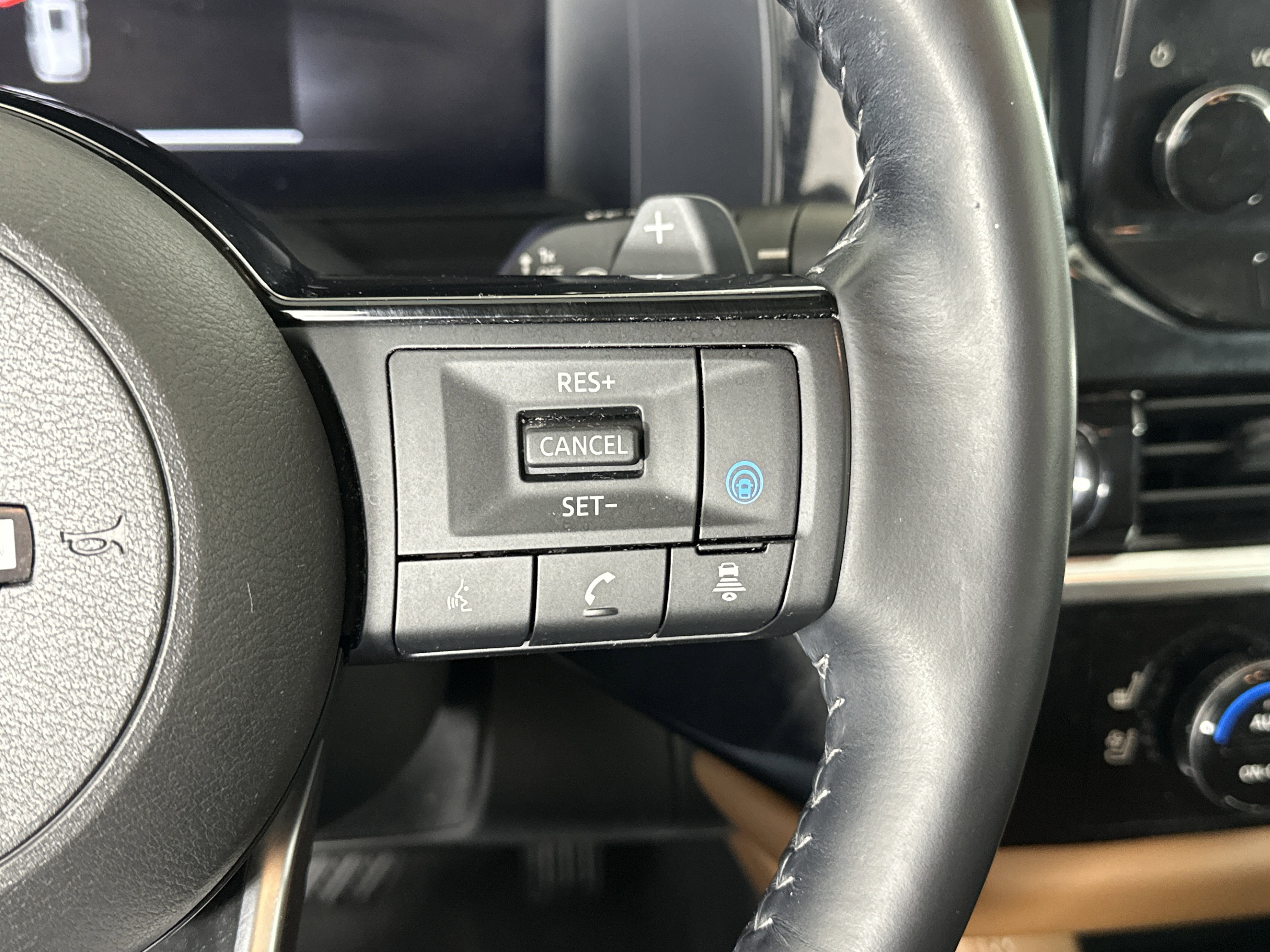 Used 2023 Nissan Pathfinder Platinum w/ Lighting Package (N93) image 31