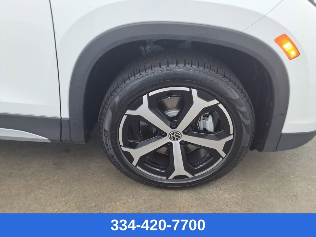 New 2025 Volkswagen Tiguan SE image 24