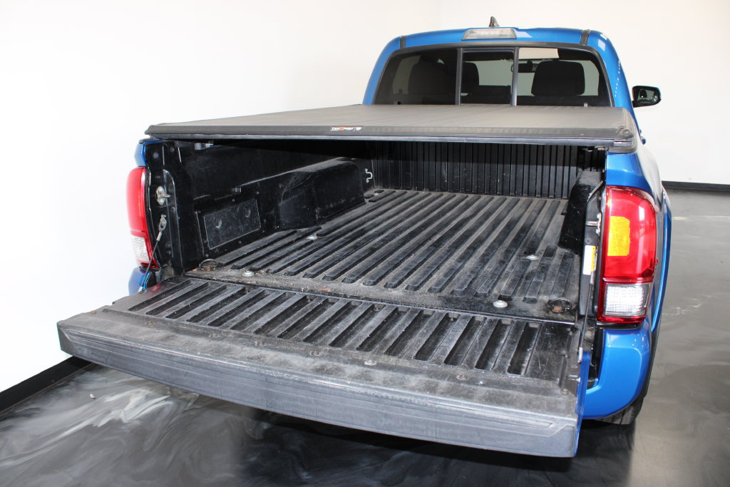 Used 2016 Toyota Tacoma SR5 AWD/4WD image 6