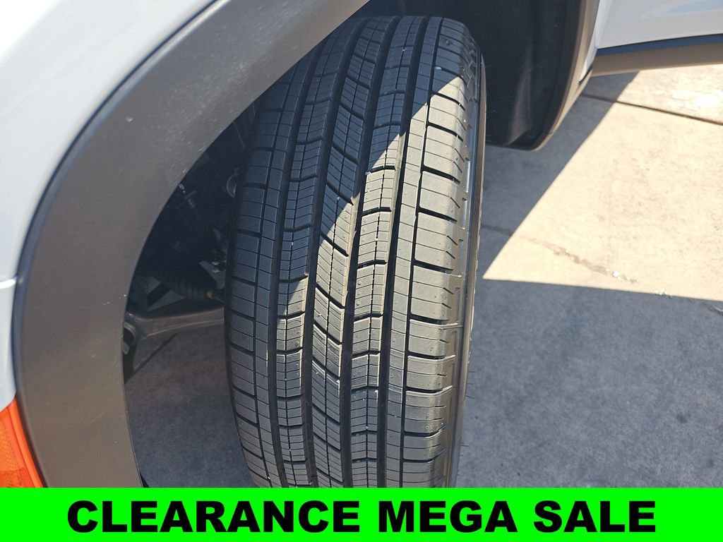 New 2025 Jeep Grand Cherokee Altitude image 35