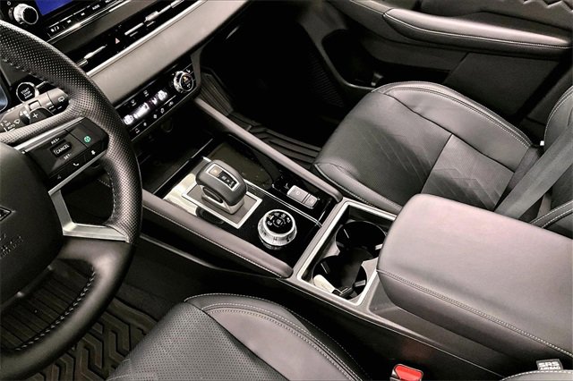 Used 2024 Mitsubishi Outlander SEL Black Edition image 13