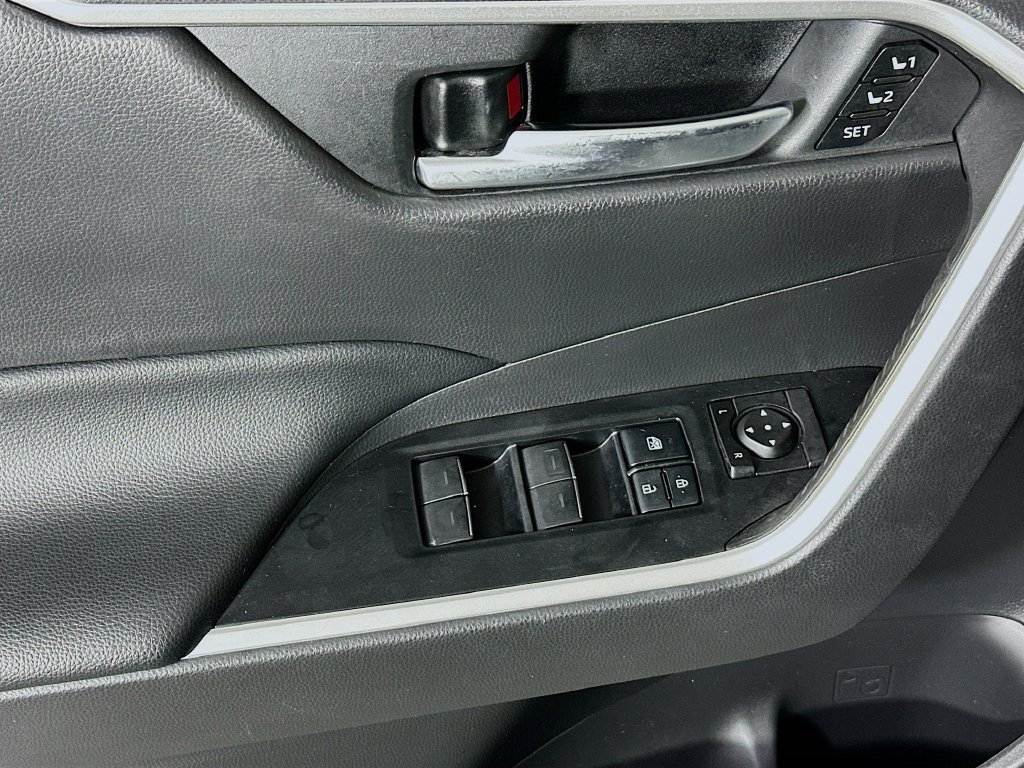 Used 2022 Toyota RAV4 XLE Premium AWD/4WD image 14