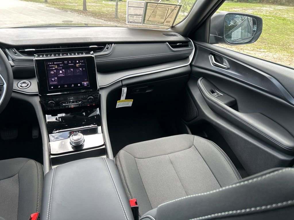 Used 2024 Jeep Grand Cherokee L Laredo w/ Luxury Tech Group I image 11