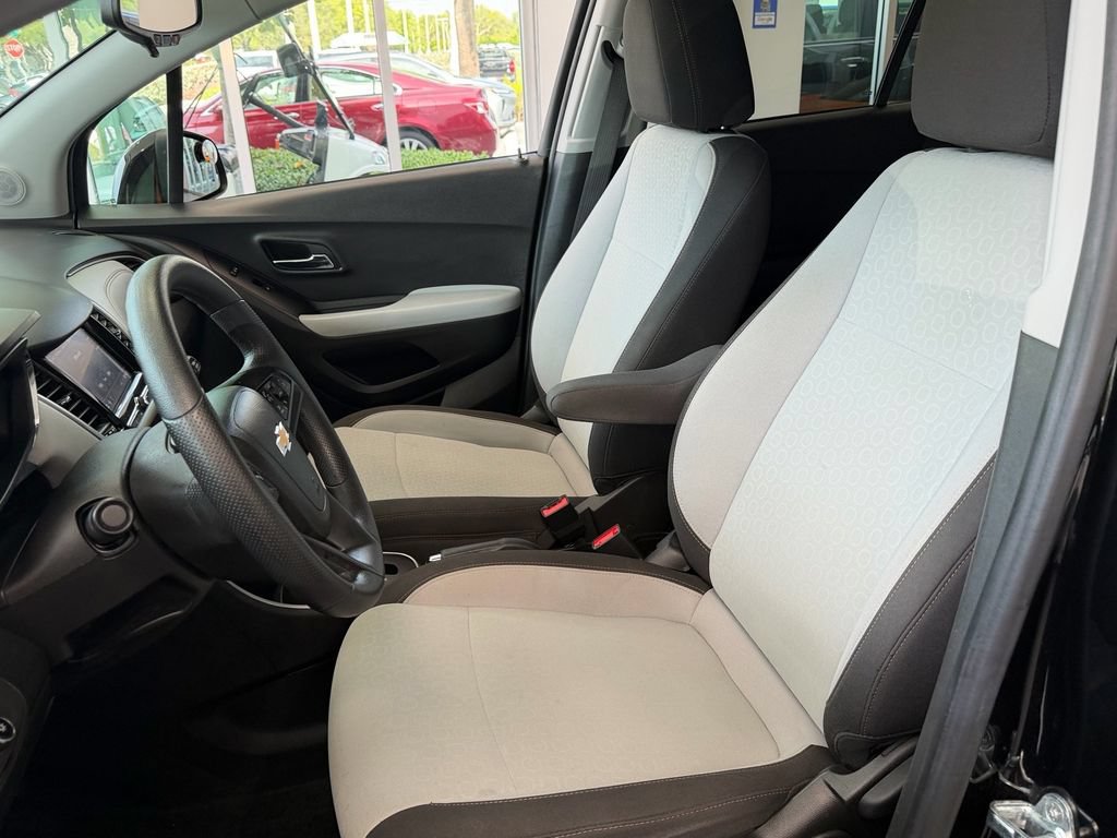 Used 2022 Chevrolet Trax LS w/ Tint and Cruise Package FWD image 10