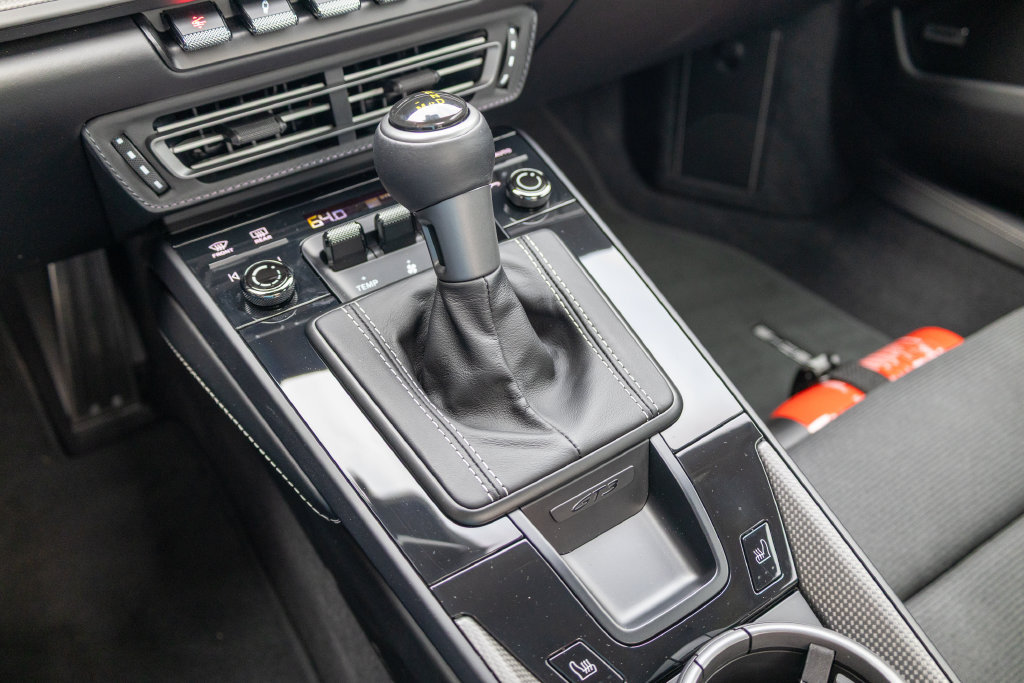 Used 2026 Porsche 911 Carrera RWD image 17