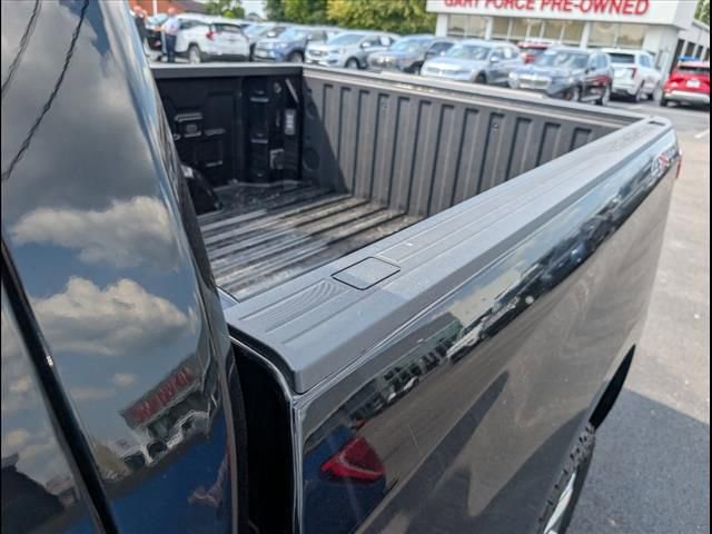 Used 2025 Chevrolet Silverado 1500 LT image 17