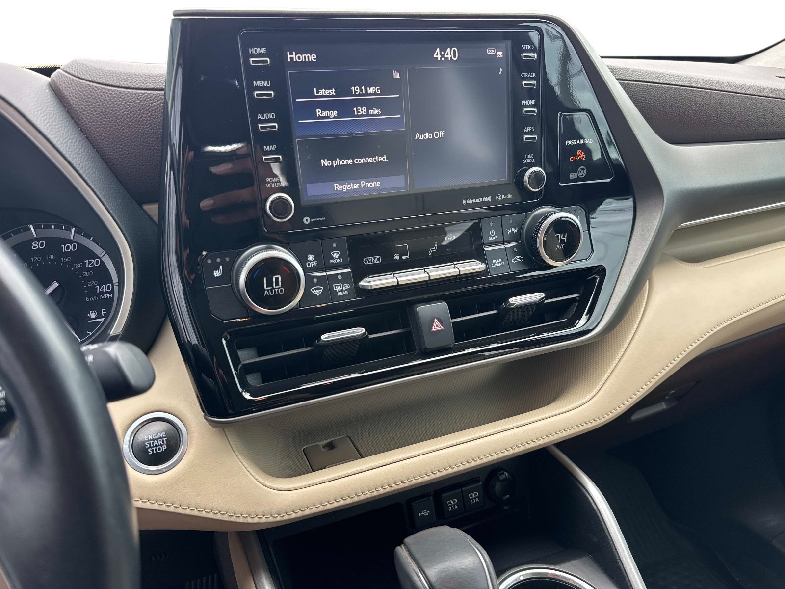 Used 2021 Toyota Highlander XLE AWD/4WD image 26