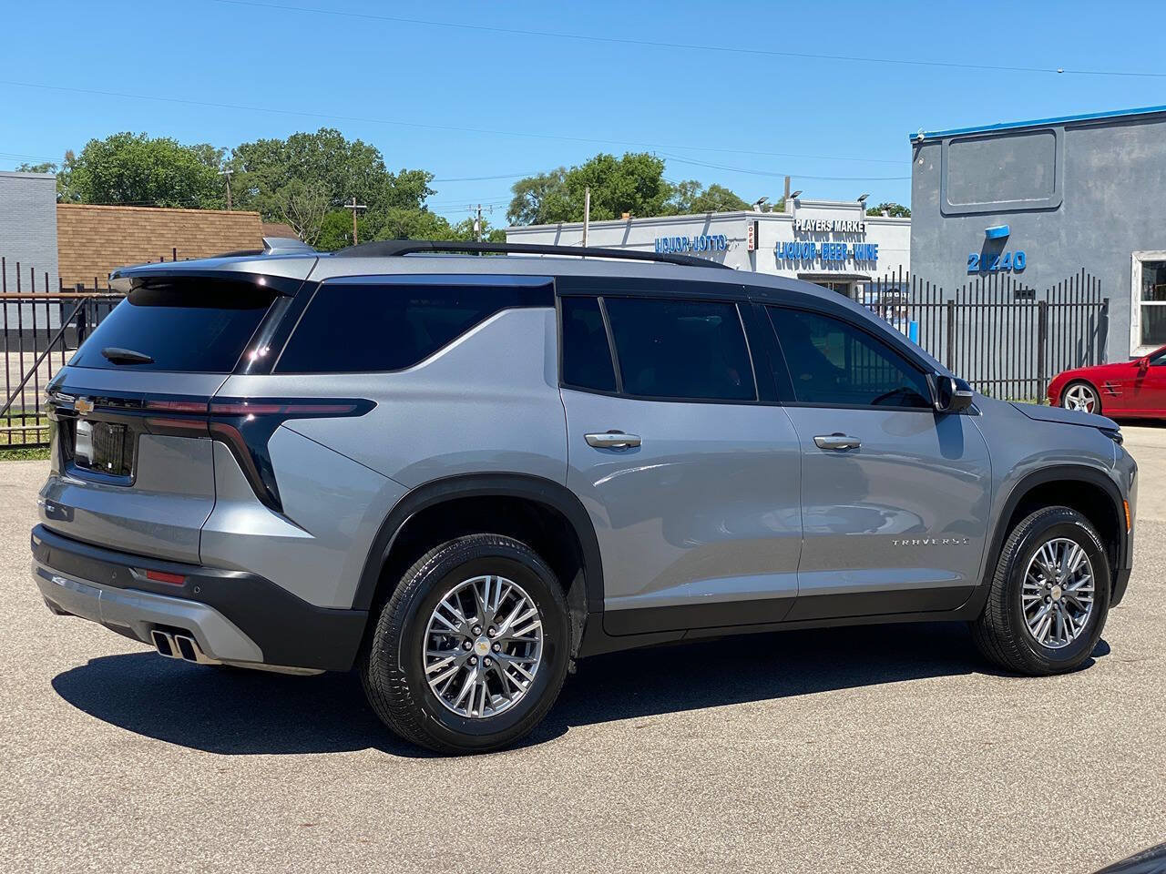 Used 2025 Chevrolet Traverse LT w/ Driver Confidence Package AWD/4WD image 5