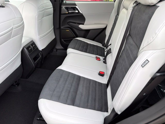 New 2026 Mitsubishi Outlander SE FWD image 15
