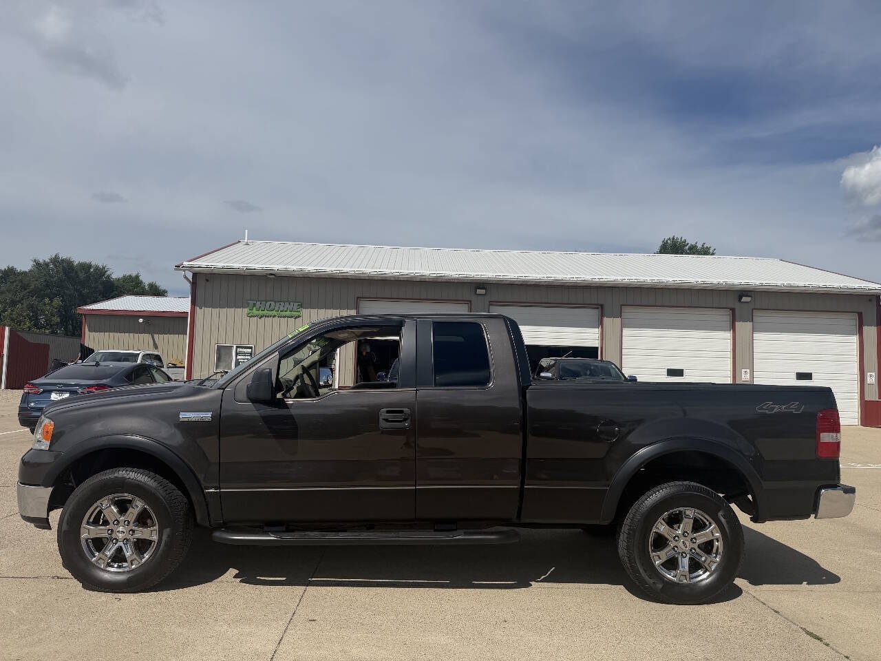 Used 2005 Ford F150 XLT AWD/4WD image 2