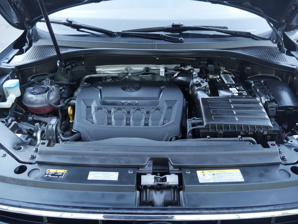 Used 2023 Volkswagen Tiguan SE R-Line image 11