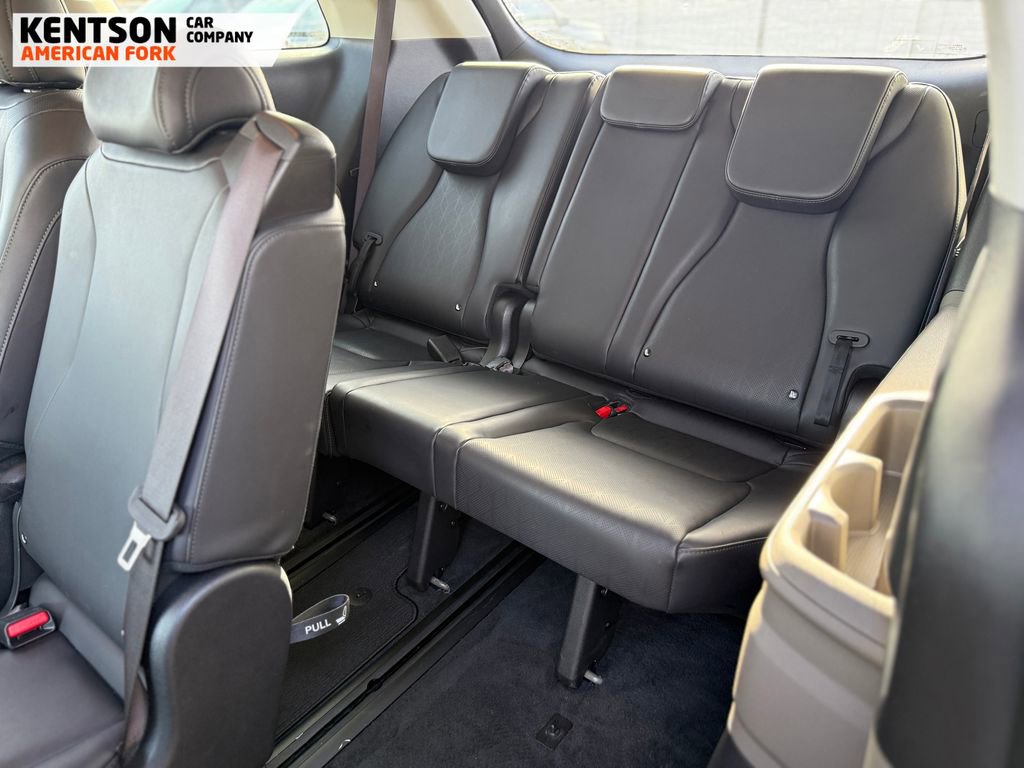 Used 2025 Kia Carnival image 40