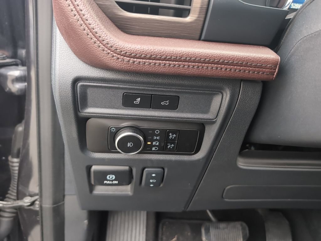 Used 2024 Ford Expedition Limited image 26