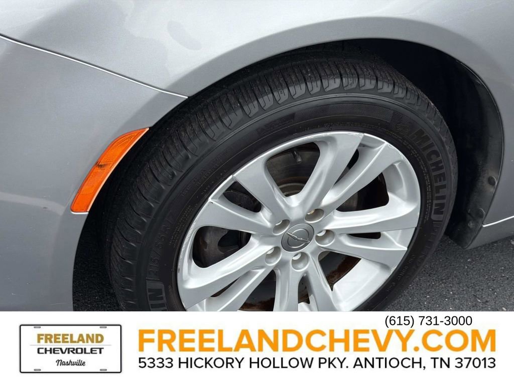 Used 2015 Chrysler 200 Limited w/ Convenience Group FWD image 9