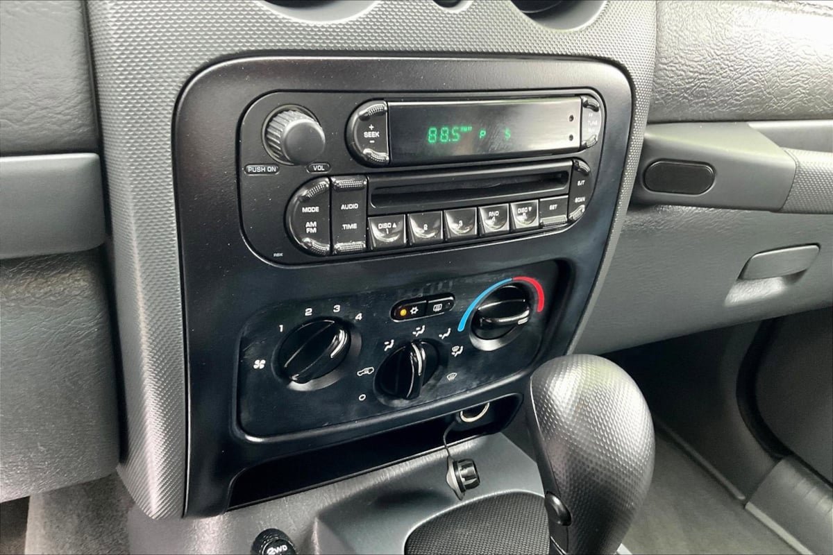 Used 2005 Jeep Liberty Sport AWD/4WD image 9