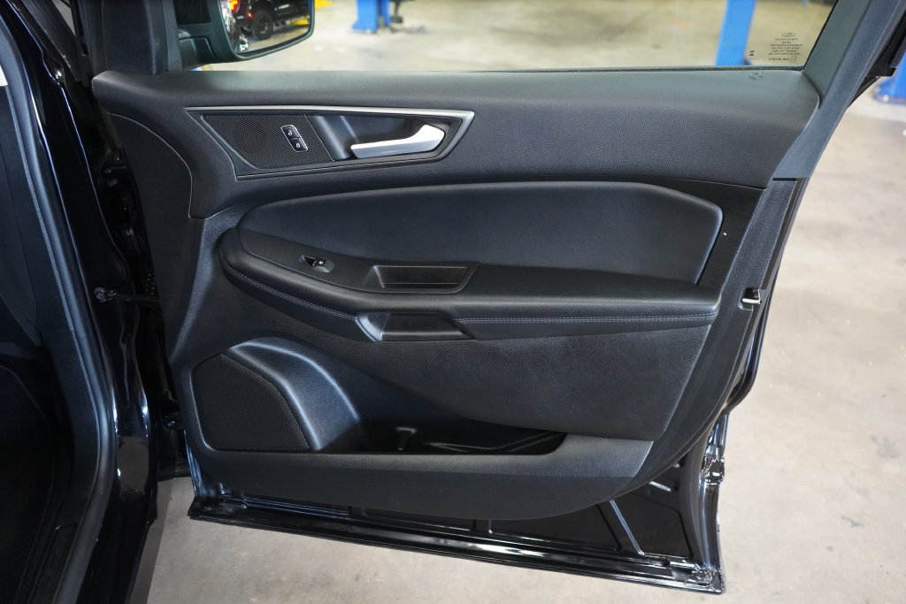 Certified 2024 Ford Edge SE w/ Black Appearance Package AWD/4WD image 19