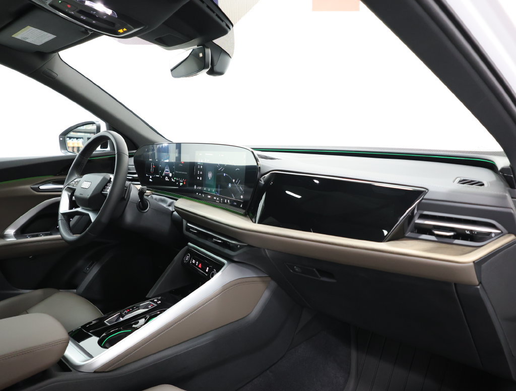 Used 2025 Audi Q5 Premium w/ Convenience Package AWD/4WD image 23