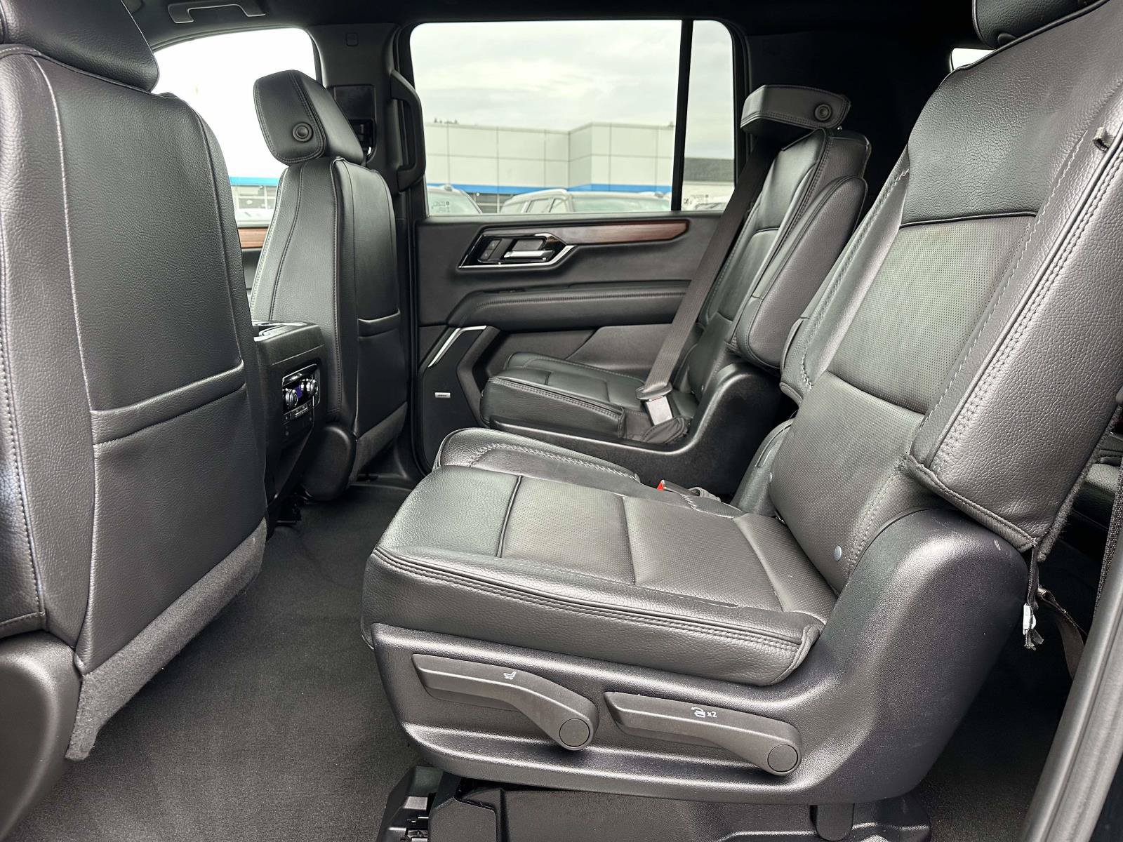 Used 2025 GMC Yukon XL Denali AWD/4WD image 24