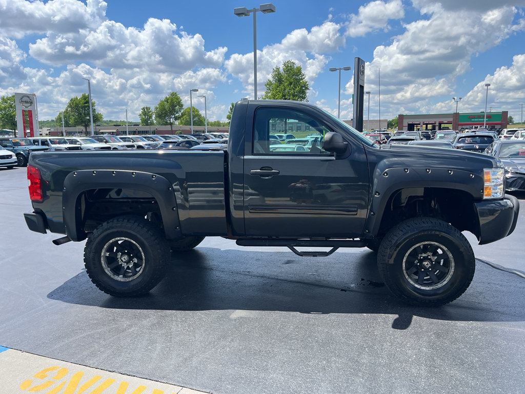 Used 2009 Chevrolet Silverado 1500 LT AWD/4WD image 6